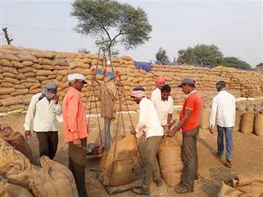 फर्जी किसान आईडी पंजीयन कर 10 से 15 लाख का किया घोटाला , एक किसान का दो दो बार हुआ किसान पंजीयन