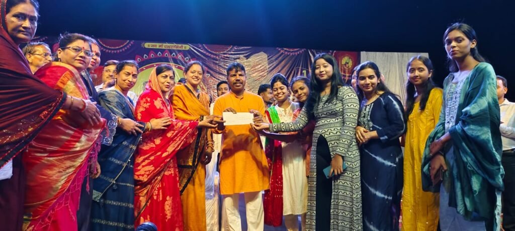 नवरात्र के अवसर पर चंद्रपुर में लोक रंग अर्जुनदा सांस्कृतिक कार्यक्रम में शामिल हुए विधायक रामकुमार यादव