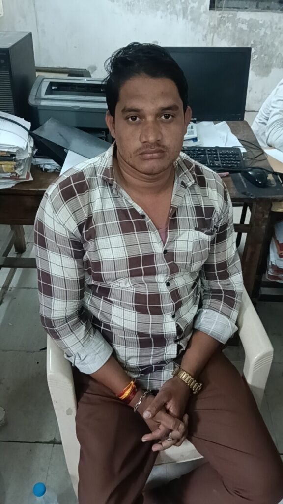 जांजगीर चांपा जिले में एसीबी की जबरदस्त कार्यवाही,एसडीएम कार्यालय चांपा के भू अर्जन शाखा के अमीन पटवारी और ऑपरेटर किसान से 180000/ रुपए रिश्वत लेते हुए धरे गए।