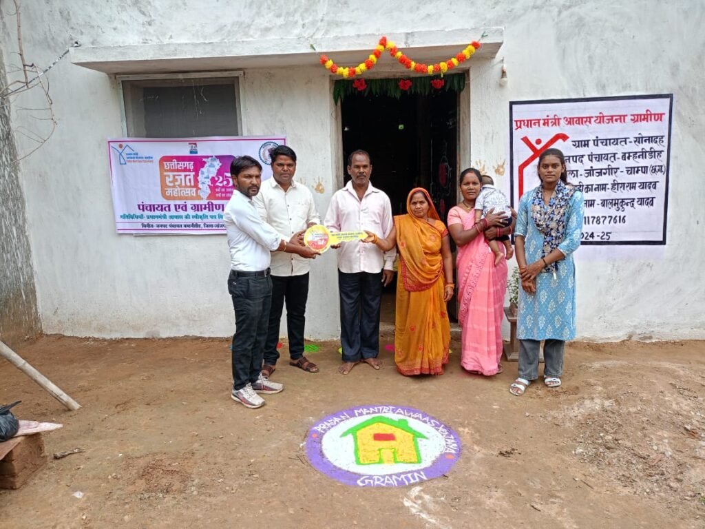 सोनादह में खुशियों की चाबी देकर गृह प्रवेश