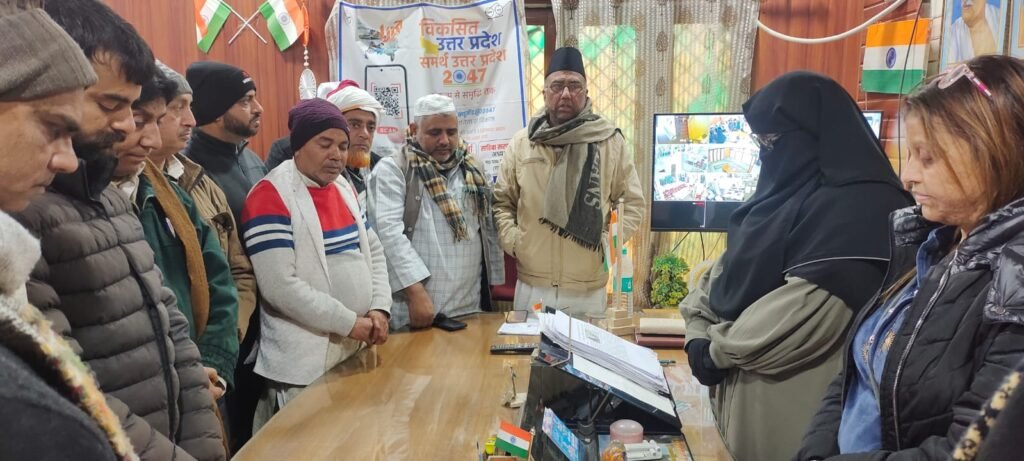 सभासदो ने बैठक में अध्यक्ष से कहा प्रस्ताव पास फिर भी कम्बल वितरण में देरी क्यों