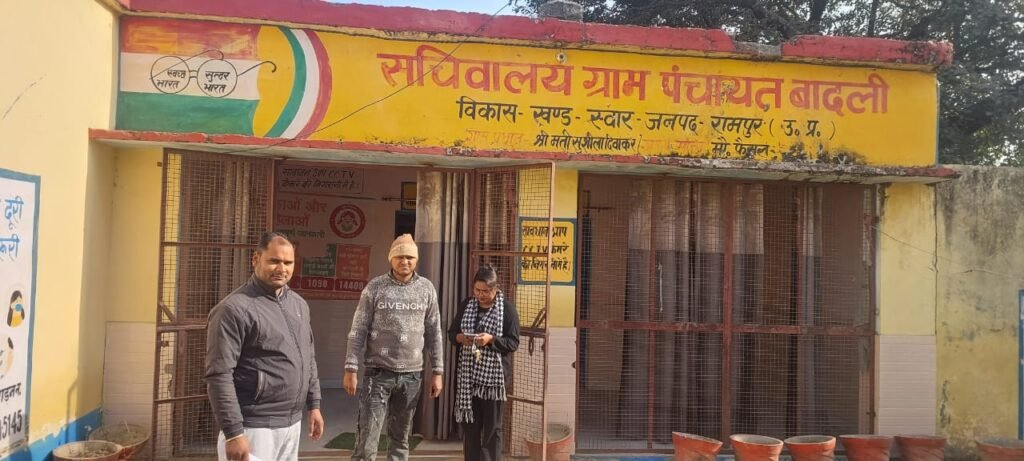 बादली ग्राम पंचायत भवन का ताला काटकर बैट्रा, डीबीआर, बाई फ़ाइ ले गये चोर,दी तहरीर