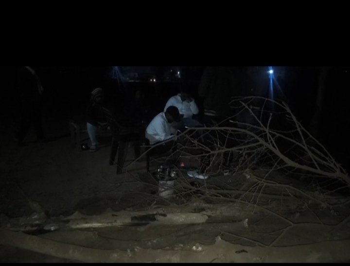 सक्ती जिले के पिरदा में ओवरलोड राखड़ हाइवा के खिलाफ किसानों का विरोध